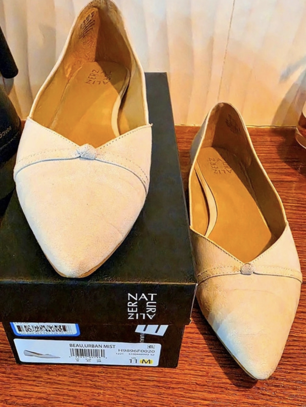 Naturalizers Pointed-Toe Flats in White US 11